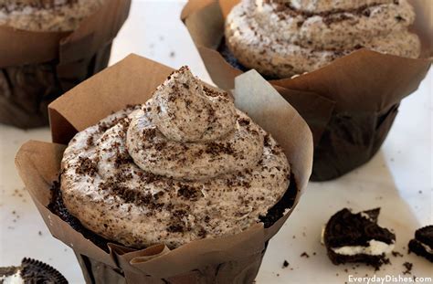 cookies-n-cream-cupcakes-recipe-everydaydishescom image