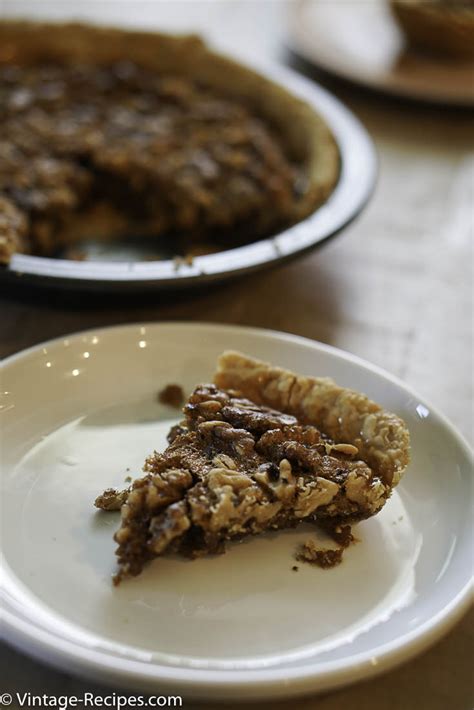 easy-oid-fashioned-walnut-pie-vintage-recipescom image