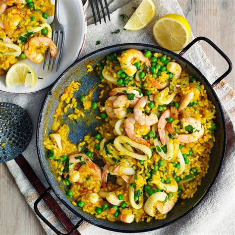 seafood-paella-healthy-recipe-ww-uk-weight image