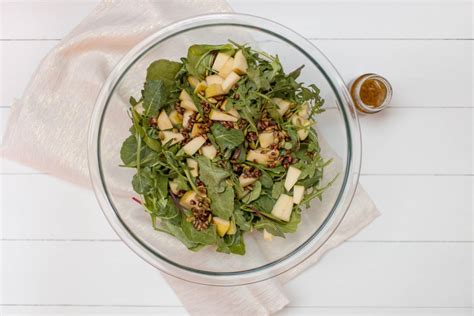 spinach-arugula-fall-salad-happily-the-hicks image