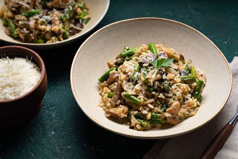 mushroom-and-asparagus-risotto image