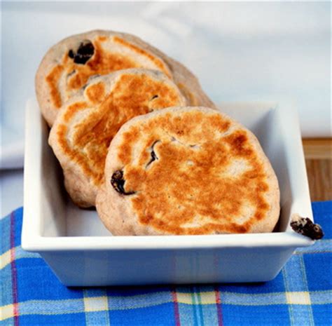 cinnamon-raisin-english-muffins-baking-bites image