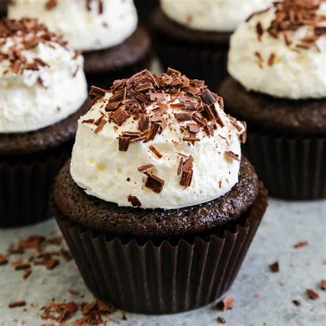 chocolate-cupcakes-with-fluffy-marshmallow-buttercream image