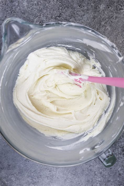 how-to-make-white-buttercream-easy-5-ingredient image