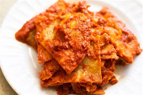 chilaquiles-rojos-recipe-red-chilaquiles-thrift-and image