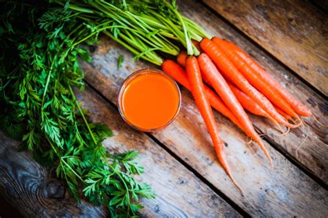 cleanse-your-liver-with-this-easy-carrot-juice image