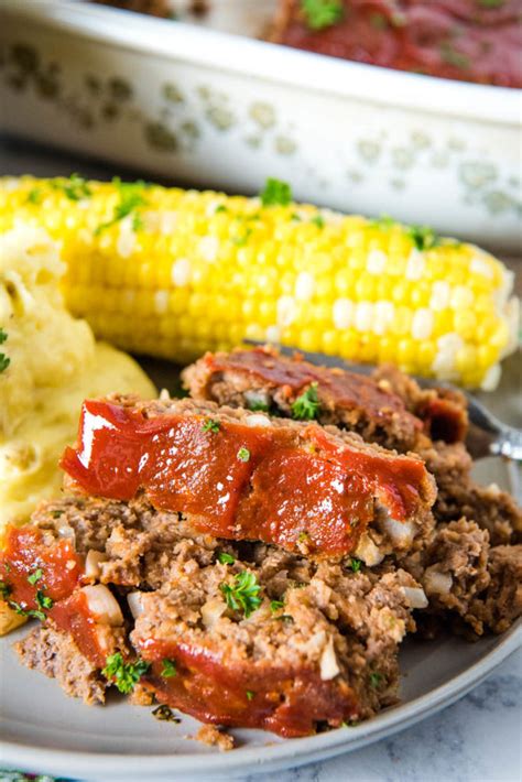 traditional-meatloaf-recipe-with-easy-sauce image