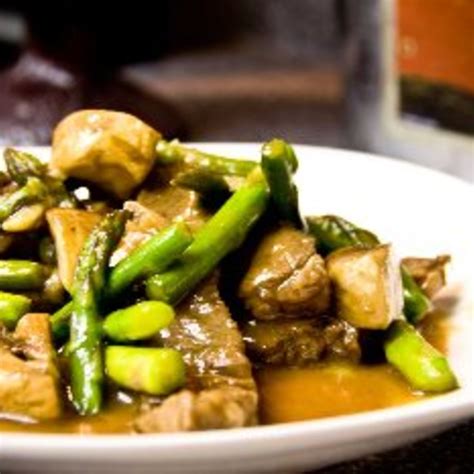beef-and-asparagus-with-oyster-sauce-bigoven image