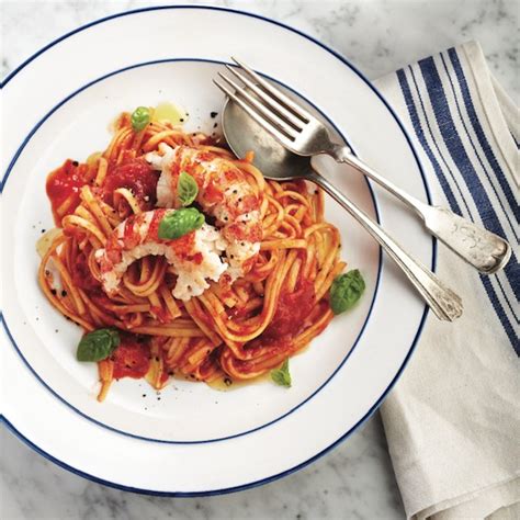 buttery-tomato-lobster-pasta-chatelaine image