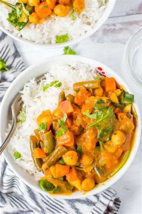 chickpea-slow-cooker-vegetable-curry-the-natural image