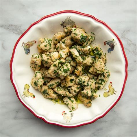 chicken-breast-with-garlic-and-parsley-recipe-food image