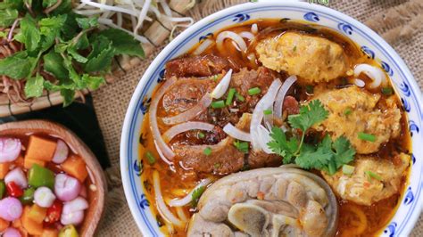 vietnamese-spicy-beef-noodle-soup-bn-b-huế image