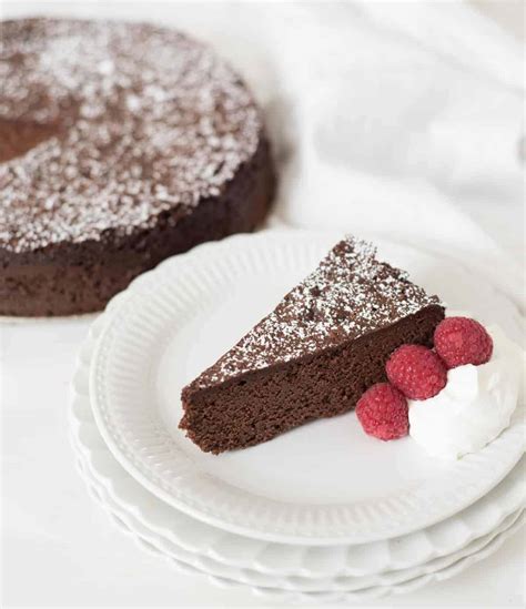 3-ingredient-flourless-chocolate-torte image