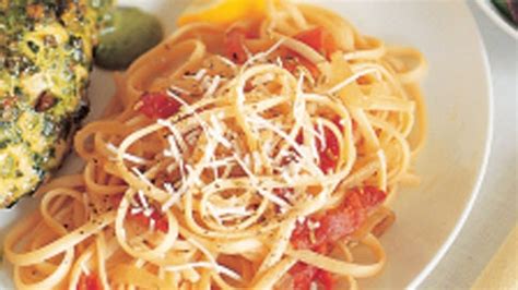 caramelized-onion-and-roasted-red-pepper-linguine image
