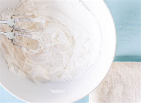 5-minute-vegan-buttercream-frosting-recipe-the image