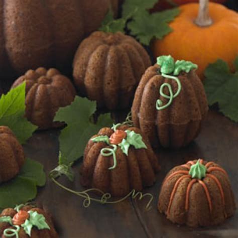 pumpkin-patch-cakes-williams-sonoma image