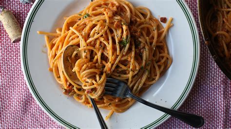 midnight-spaghetti-recipe-vice image