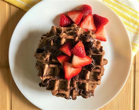 waffles-with-strawberries-the-leaf-nutrisystem-blog image