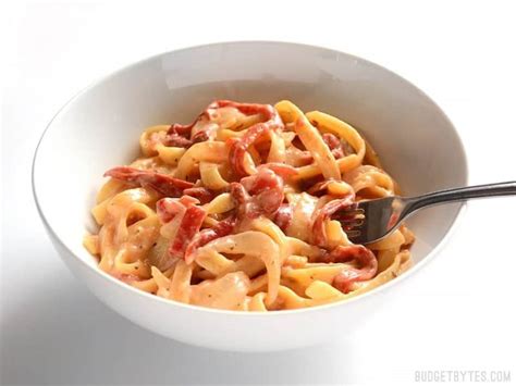 one-pot-roasted-red-pepper-pasta-with-video-budget image