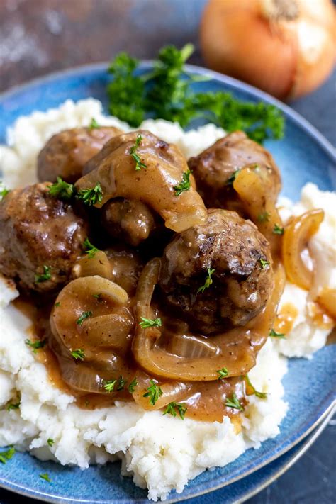 meatballs-and-gravy-with-onions image