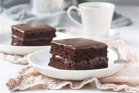 fudgy-chocolate-sheet-cake-with-fudge-glaze image