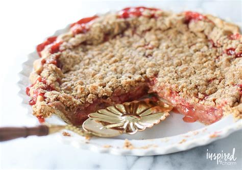 strawberry-rhubarb-crumble-pie-a-delicious-summer image