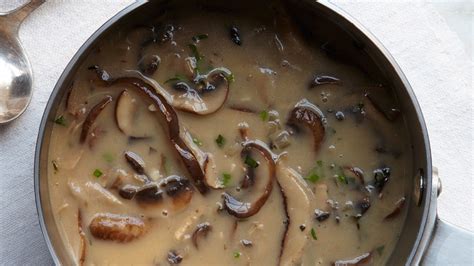 mixed-mushroom-and-tarragon-gravy-recipe-bon image