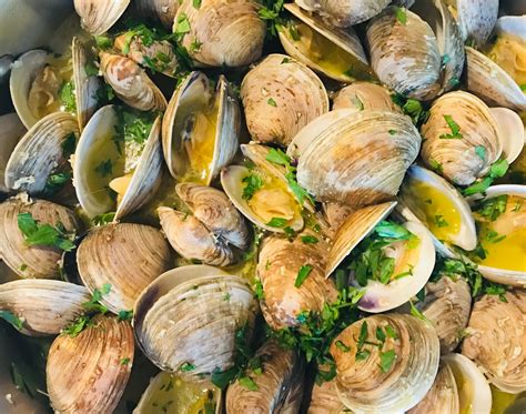 steamed-clams-with-garlic-butter-and-wine image
