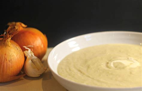 baked-onion-and-garlic-cream-soup-apply-to-face-blog image