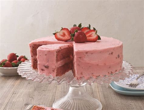 strawberry-preserve-cake-recipe-that-tickles-guests image