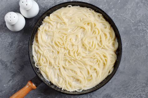 creamy-three-cheese-spaghetti-recipe-cookme image