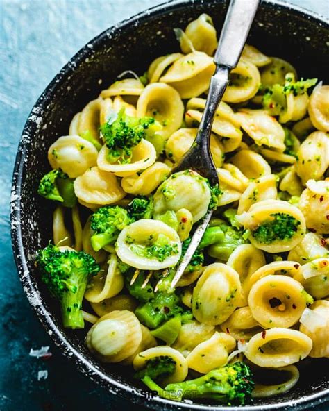 pasta-con-broccoli-the-ultimate-italian-comfort-food image