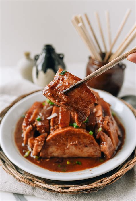 steamed-pork-belly-with-taro-wu-tau-kau-yuk-the image