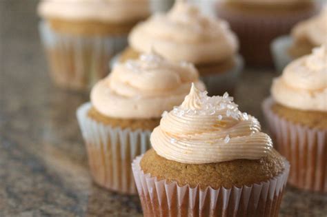 orange-frosting-recipe-for-cakes-and-cupcakes image