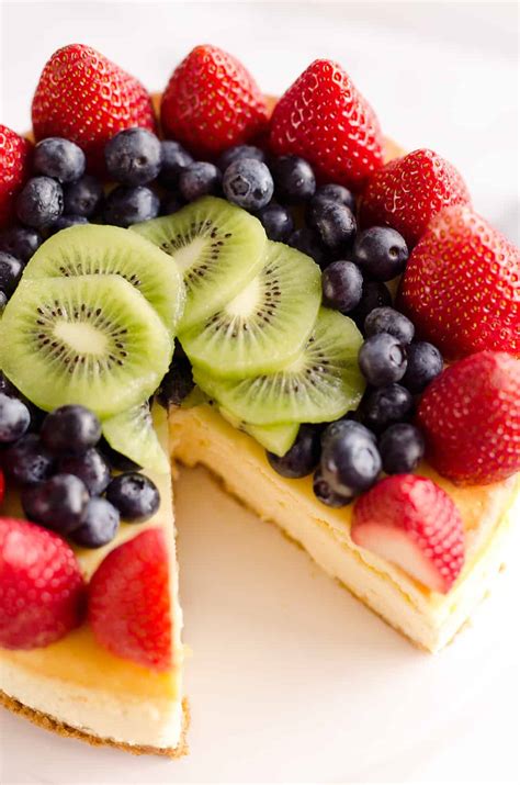 creamy-new-york-cheesecake-with-fresh-fruit-the image