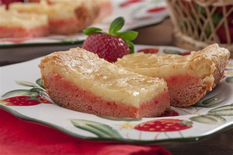 strawberry-cheesecake-bars-mrfoodcom image