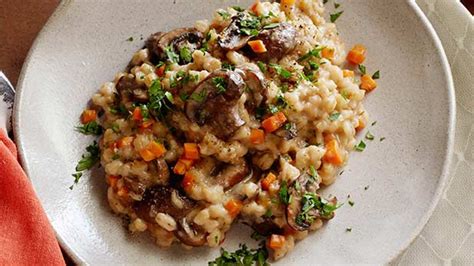 slow-cooker-mushroom-barley-risotto-recipe-food image