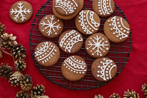 pepparkakor-swedish-ginger-cookies-bigger-bolder image