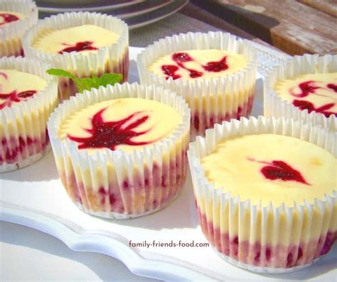 how-to-make-delicious-easy-mini-cheesecakes-with image