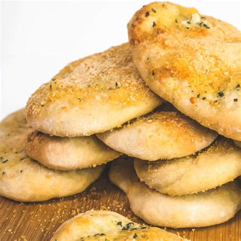 cheesy-garlic-bread-from-scratch-hint-of-helen image