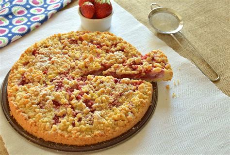 strawberry-crumble-cake-with-creamy-ricotta-italian image