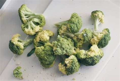 is-broccoli-bad-when-it-turns-yellow-foodanswersorg image