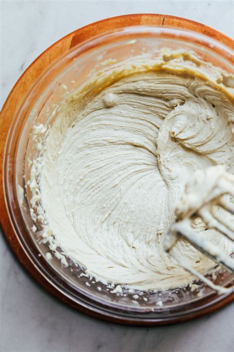 cashew-buttercream-frosting-minimalist-baker image