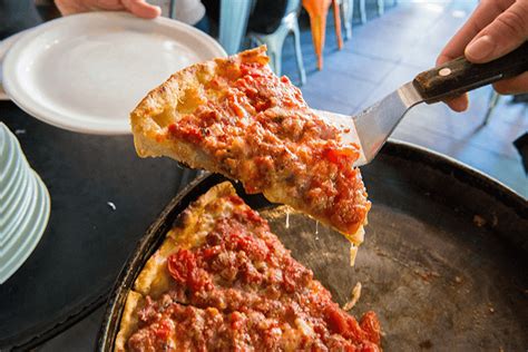 best-chicago-food-21-iconic-and-signature-dishes image