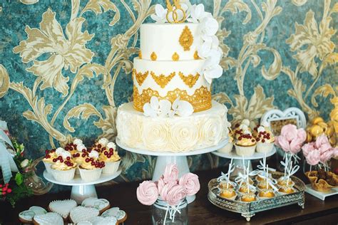 how-to-use-cake-stencils-on-buttercream-cake-decorist image
