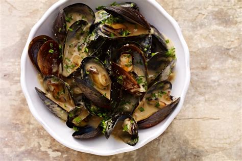 mussels-with-cheddar-ale-canadian-goodness image