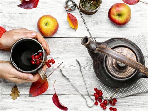 6-best-benefits-of-cranberry-tea-organic-facts image