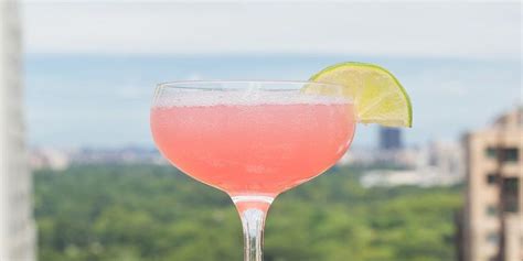 best-cosmopolitan-recipe-how-to-make-a image