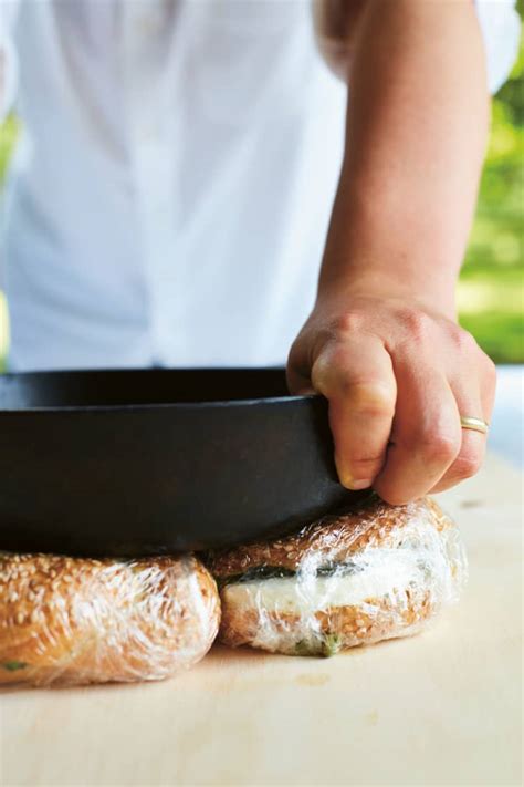 recipe-pressed-broccoli-rabe-and-mozzarella-sandwiches image