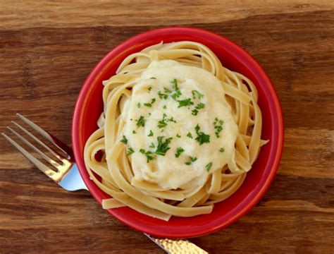 easy-garlic-alfredo-sauce-recipe-5-ingredients image